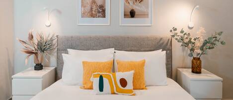 Luxury Studio | In-room safe, blackout curtains, iron/ironing board, free WiFi