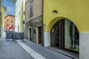 Exterior detail - Virgil apartment, annexe (Nago-Torbole)