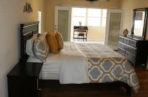 4 Schlafzimmer, Bügeleisen/Bügelbrett, Reisekinderbett, Bettwäsche