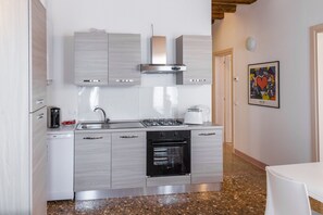 Fridge, microwave, dishwasher, toaster - Accademia Charm 3 by Wonderful Italy (Venecia)