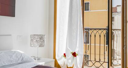 Accademia Charm 4 by Wonderful Italy