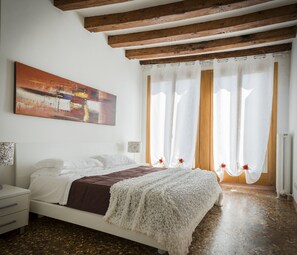 Iron/ironing board, free WiFi, bed sheets