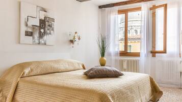 1 dormitorio, tabla de planchar con plancha, wifi gratis y ropa de cama