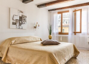 1 camera, ferro/asse da stiro, Wi-Fi gratuito, lenzuola