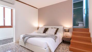 3 slaapkamers, een strijkplank/strijkijzer, gratis wifi, beddengoed