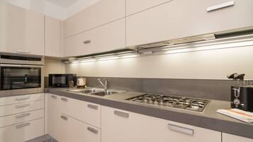 Refrigerador, microondas, horno y lavavajillas