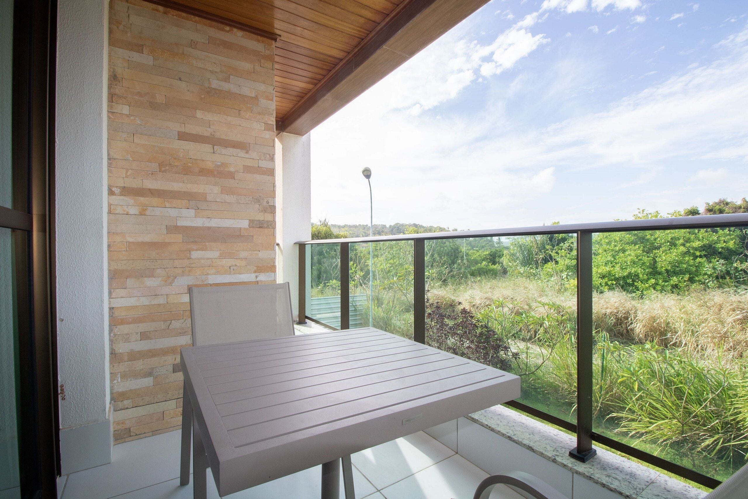 Basic Apartment | Outdoor dining