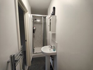Towels, soap, shampoo, toilet paper