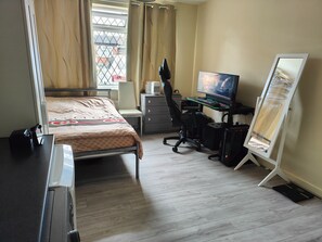 1 bedroom, WiFi, bed sheets - Spacious studio in New Addington (New Addington)