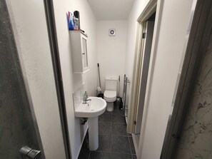 Towels, soap, shampoo, toilet paper