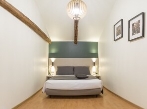1 slaapkamer, een strijkplank/strijkijzer, gratis wifi, beddengoed