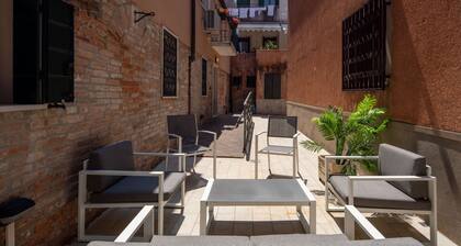 Herion Palace Apt. 1 by Wonderful Italy