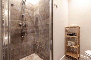 Doccia, asciugacapelli, asciugamani