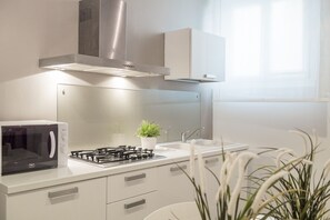 Fridge, microwave, dishwasher, toaster - Rialto Project Apartment 5 by Wonderful Italy (Venecia)