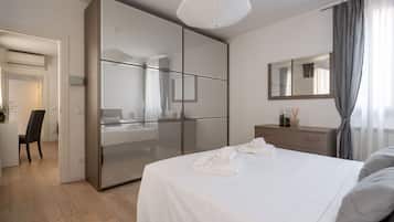 1 habitación, tabla de planchar con plancha, wifi gratis y ropa de cama