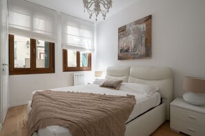 2 slaapkamers, een strijkplank/strijkijzer, gratis wifi, beddengoed