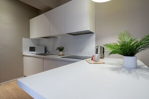 Kühlschrank, Mikrowelle, Geschirrspüler, Toaster