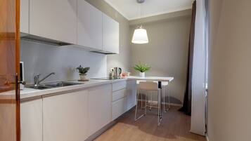 Frigorifero, microonde, lavastoviglie, tostapane