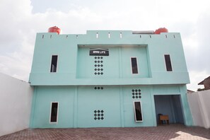 Exterior - OYO Life 2601 Homestay Damai Helvetia (Medan)