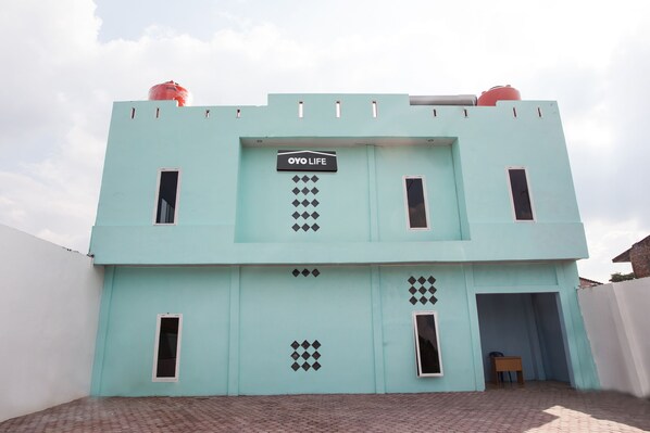 Exterior - OYO Life 2601 Homestay Damai Helvetia (Medan)