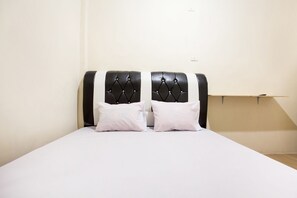 Design Double Room - OYO Life 2601 Homestay Damai Helvetia (Medan)