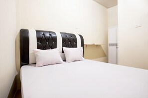 Bed sheets - OYO Life 2601 Homestay Damai Helvetia (Medan)