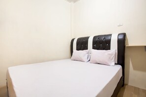 Bed sheets - OYO Life 2601 Homestay Damai Helvetia (Medan)
