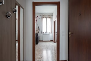Interni