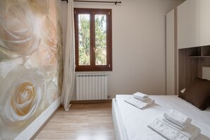 1 室のベッドルーム、アイロン / アイロン台、WiFi (無料)、ベッドシーツ