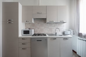 Fridge, microwave, dishwasher, toaster - Venice Grand Canal Style Apt. 3 by Wonderful Italy (Venecia)