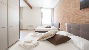 Iron/ironing board, free WiFi, bed sheets