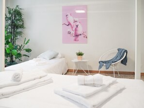 2 bedrooms, iron/ironing board, free WiFi, bed sheets