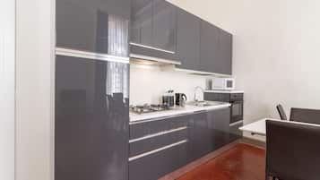 Kühlschrank, Mikrowelle, Ofen, Geschirrspüler