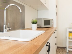 Geladeira, micro-ondas, cooktop, lava-louças