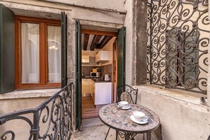 Kühlschrank, Mikrowelle, Geschirrspüler, Toaster