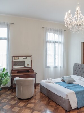 2 habitaciones, tabla de planchar con plancha y wifi gratis 