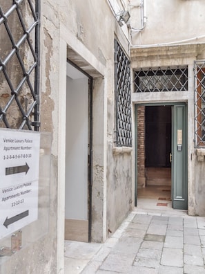 Exterior detail - Venice Luxury Palace 8 by Wonderful Italy (Venecia)