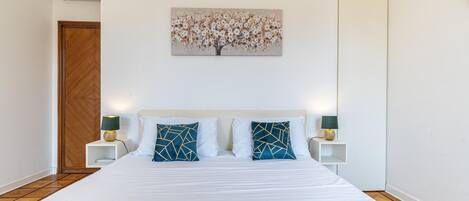 2 bedrooms, iron/ironing board, WiFi (free), bed sheets