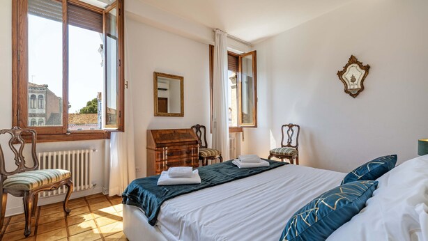 2 bedrooms, iron/ironing board, WiFi (free), bed sheets