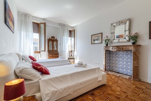 2 slaapkamers, een strijkplank/strijkijzer, gratis wifi, beddengoed
