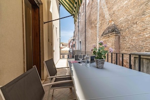 Unclassified image, 5 of 31, button - Spacious Apartment on the Canal by Wonderful Italy (Venecia)