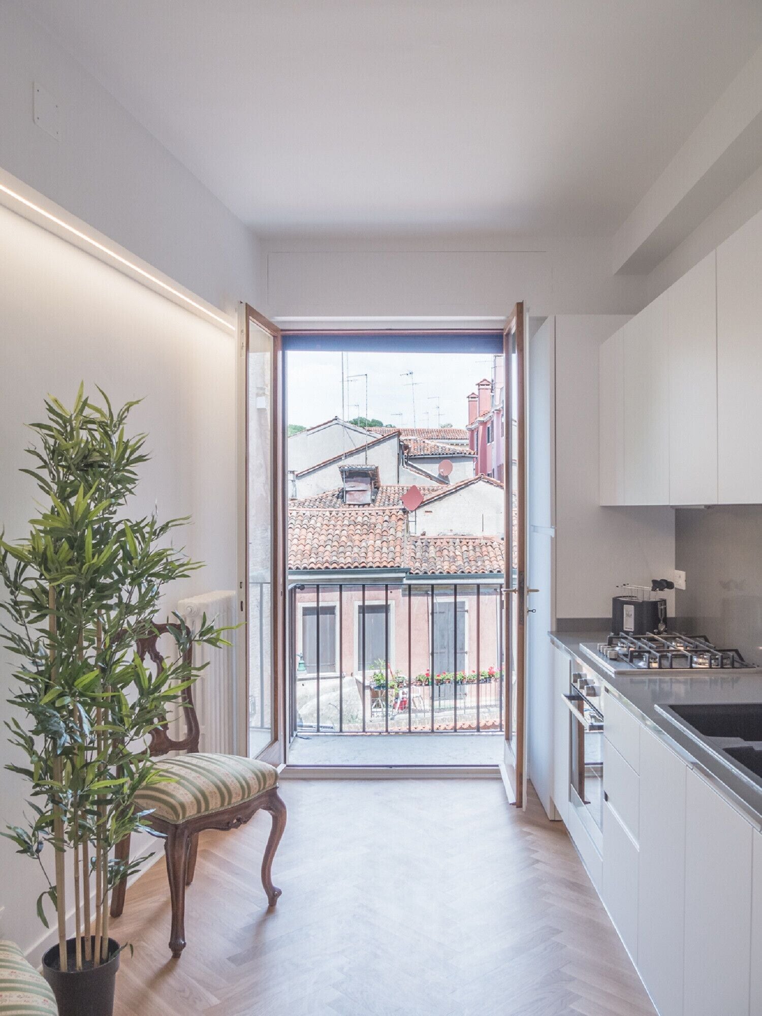 Réfrigérateur, micro-ondes, four, lave-vaisselle