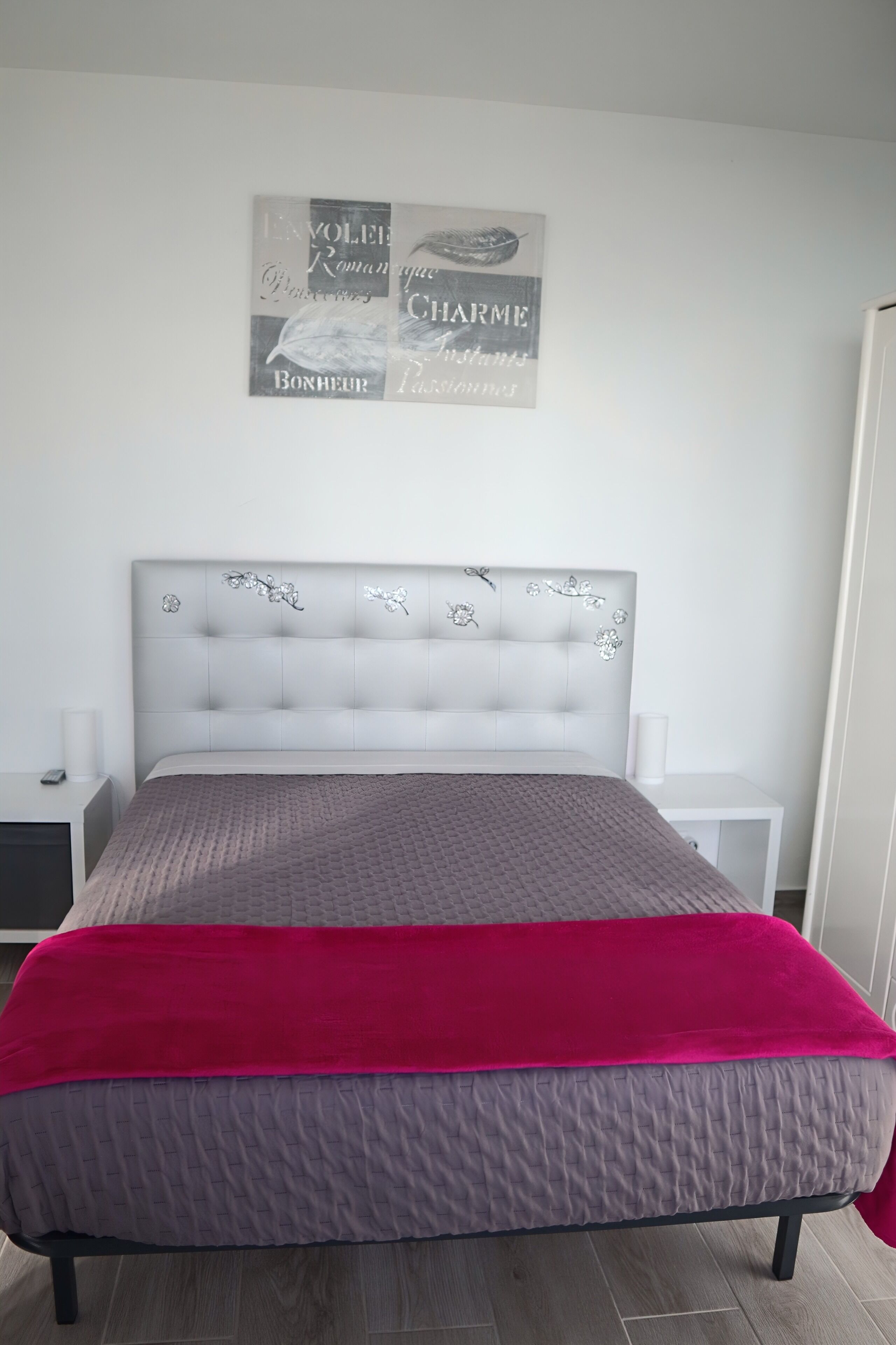 1 dormitorio, tabla de planchar con plancha, wifi y ropa de cama