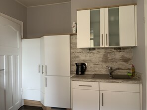 Kühlschrank, Herdplatte, Geschirrspüler