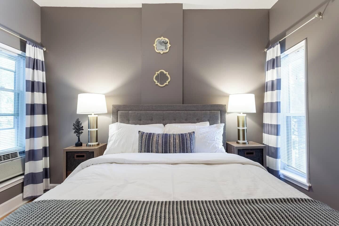 1 habitación, tabla de planchar con plancha, wifi gratis y ropa de cama 