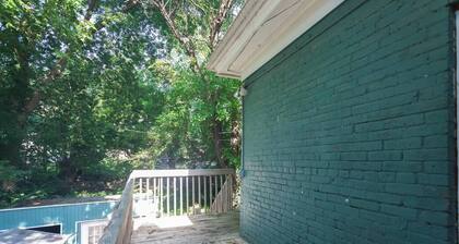 Cozy 2nd Floor unit Near Plaza and Westport | 08