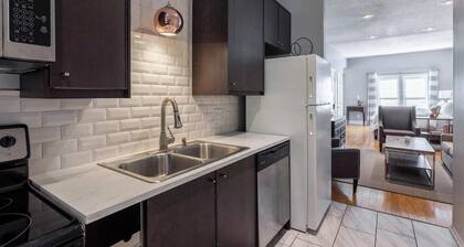 Cozy 2nd Floor unit Near Plaza and Westport | 08