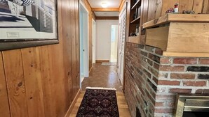 Interior - 3BR/1BA Eastham cottage w/ backyard, A/C & WiFi (Eastham)