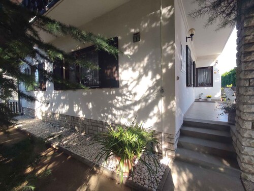 Holiday home with wifi and air conditioning