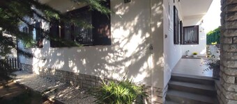 Holiday home with wifi and air conditioning